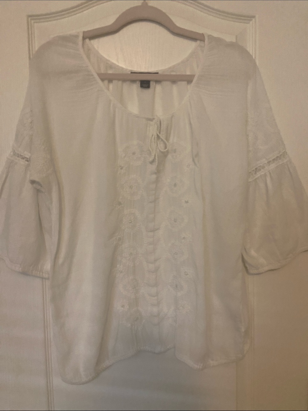 Bandolino White Embroidered Peasant Tunic